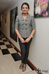 Nikitha Narayan at Solo Art Show to Support Pratyusha Foundation